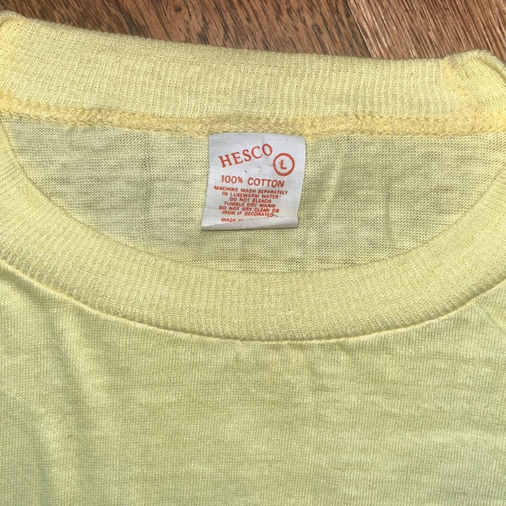 Elvis Presley Vintage concert T-shirt, yellow, banded short sleeve - Picture 3 of 6